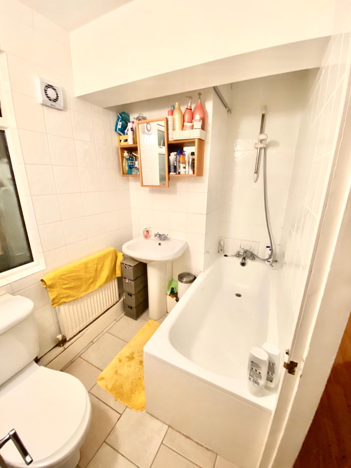 Room for rent in Wimbledon house share 8759