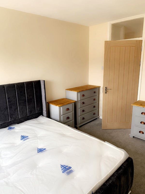 Room for rent in London E11 1DP house share