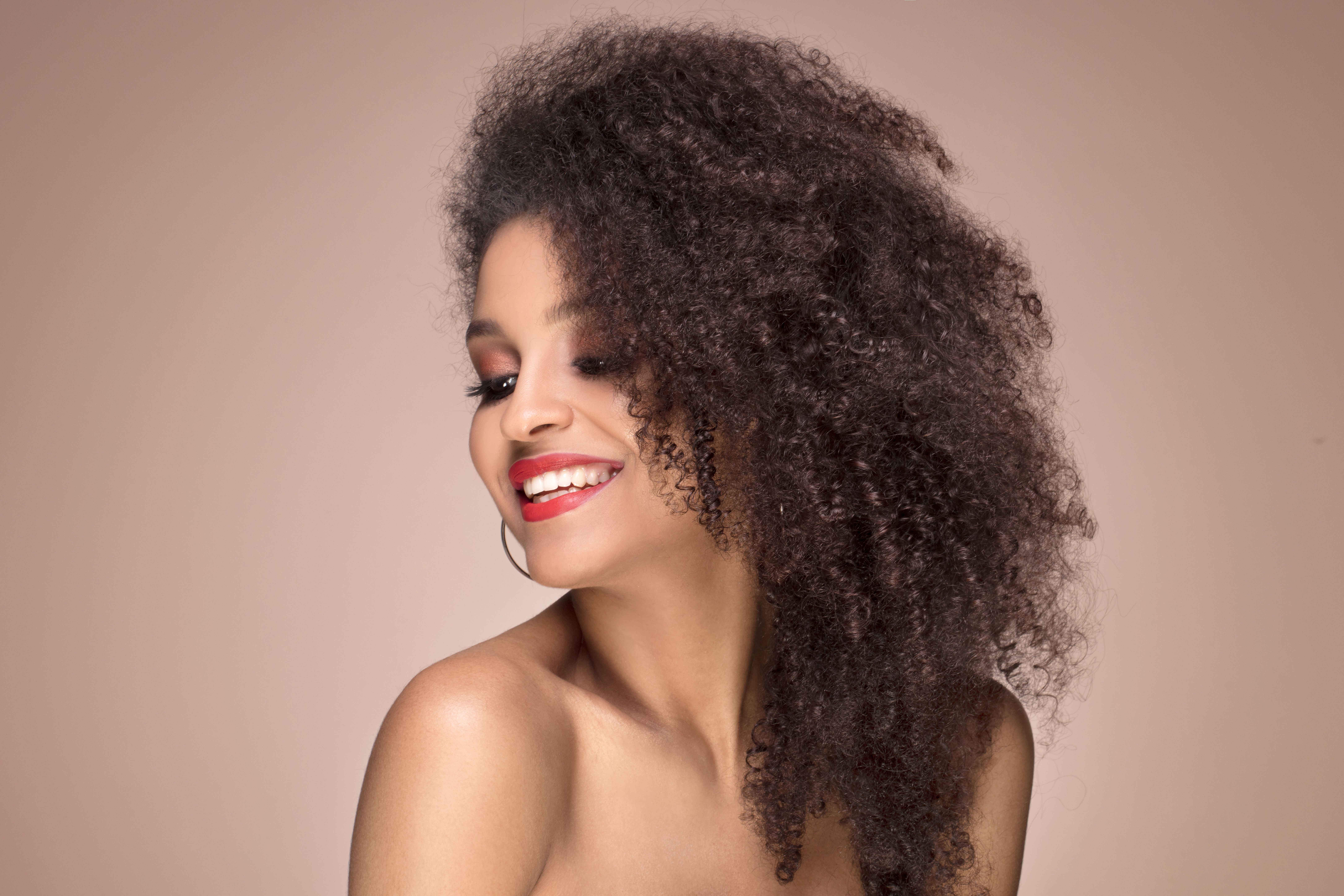 Soin cheveux bouclés Salon de coiffure afro à Paris