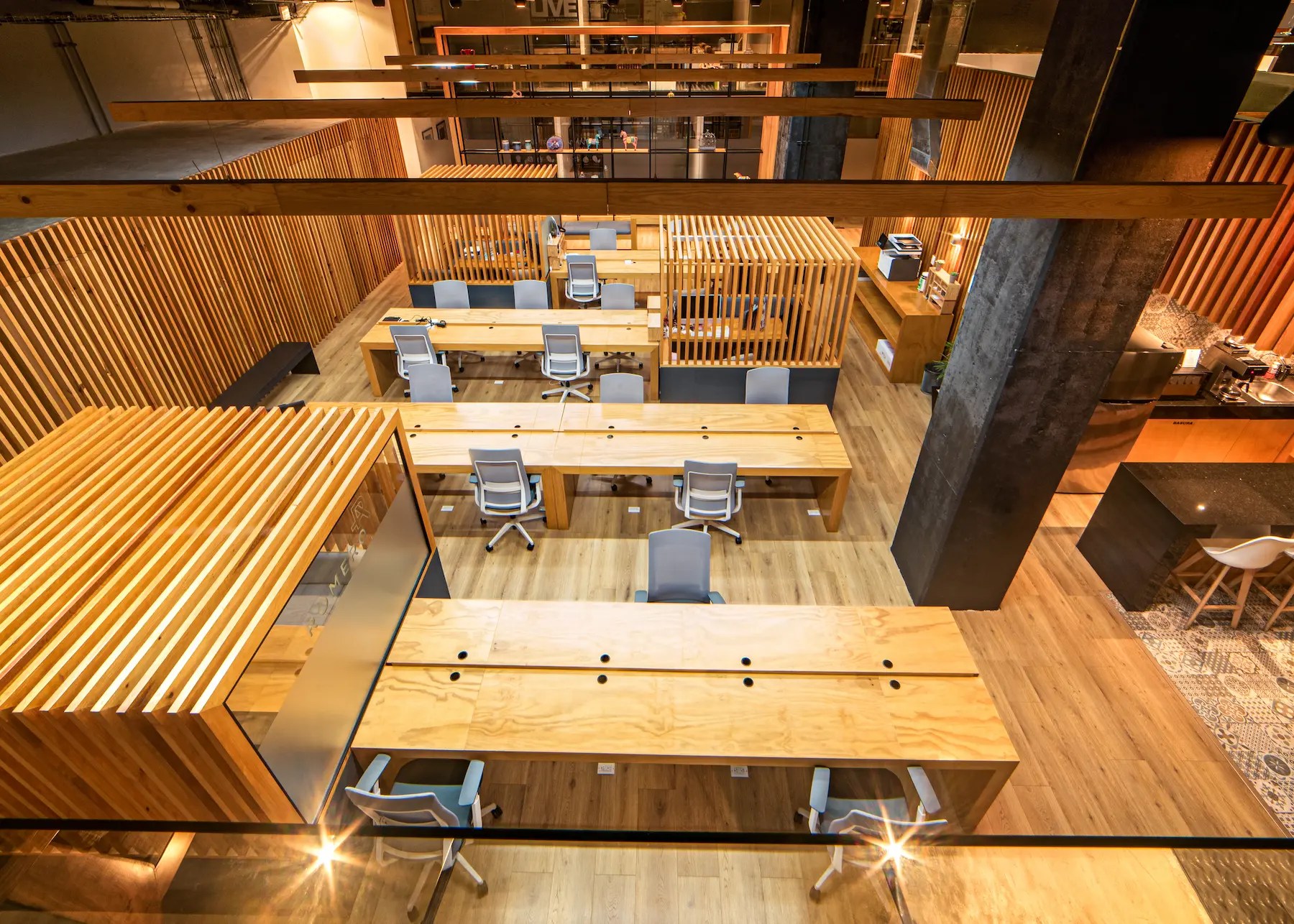 Plaza la Roca Colabora — Colabora