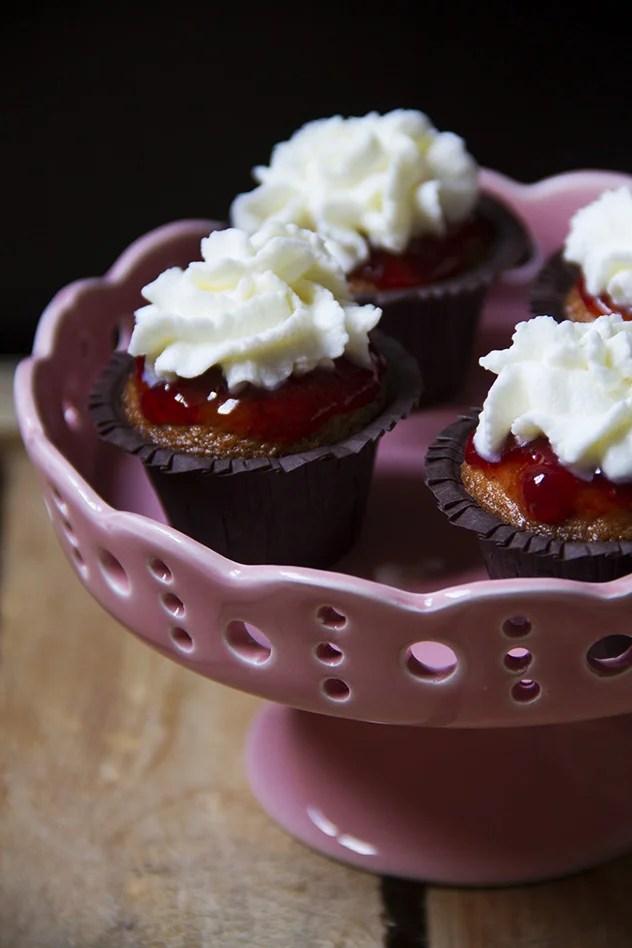 Victoria sponge (cup) cake