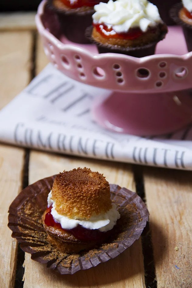 Victoria sponge (cup) cake