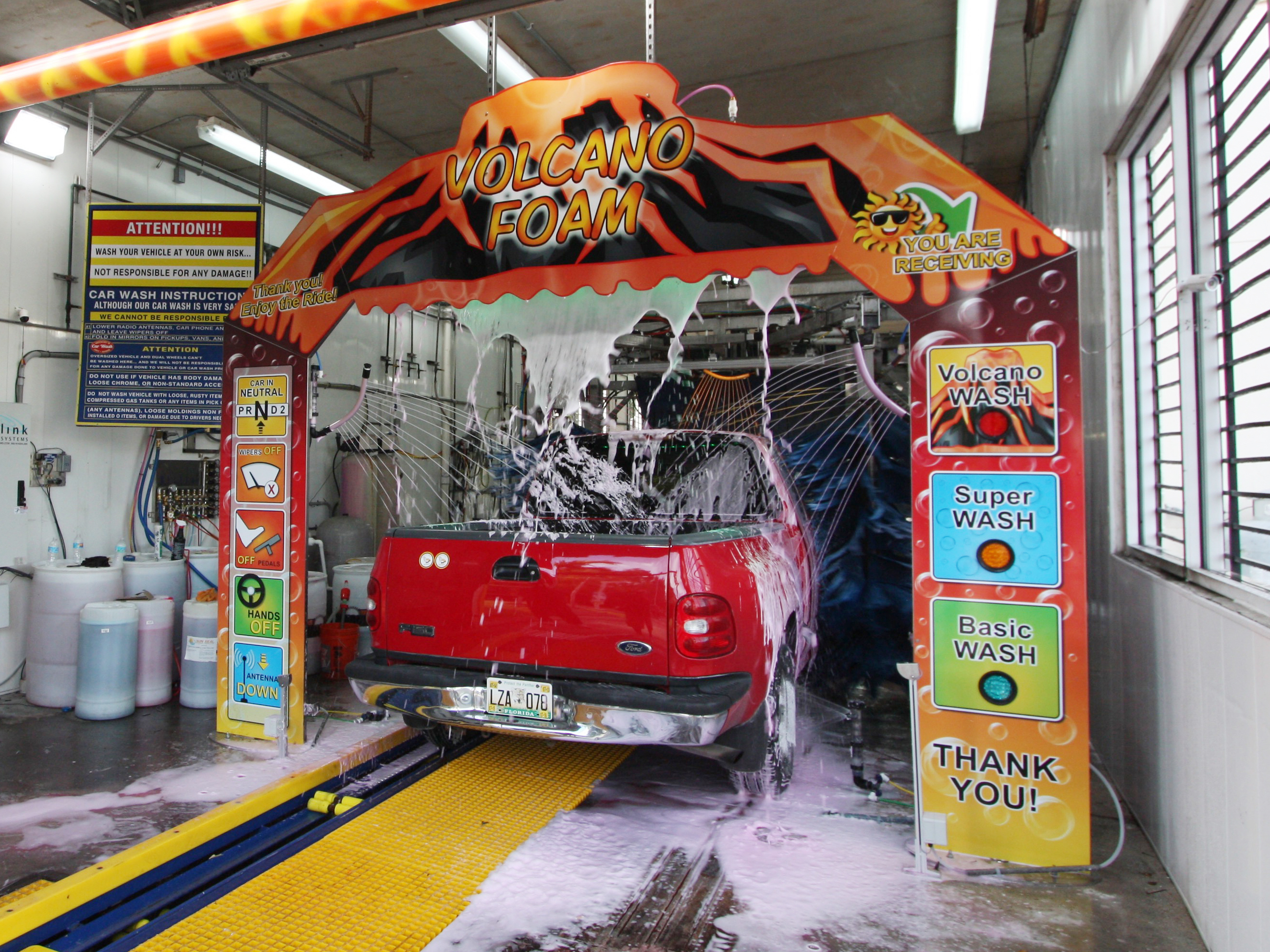 VolcanoFoamArch_IMG_0872 Coleman Hanna Carwash Systems