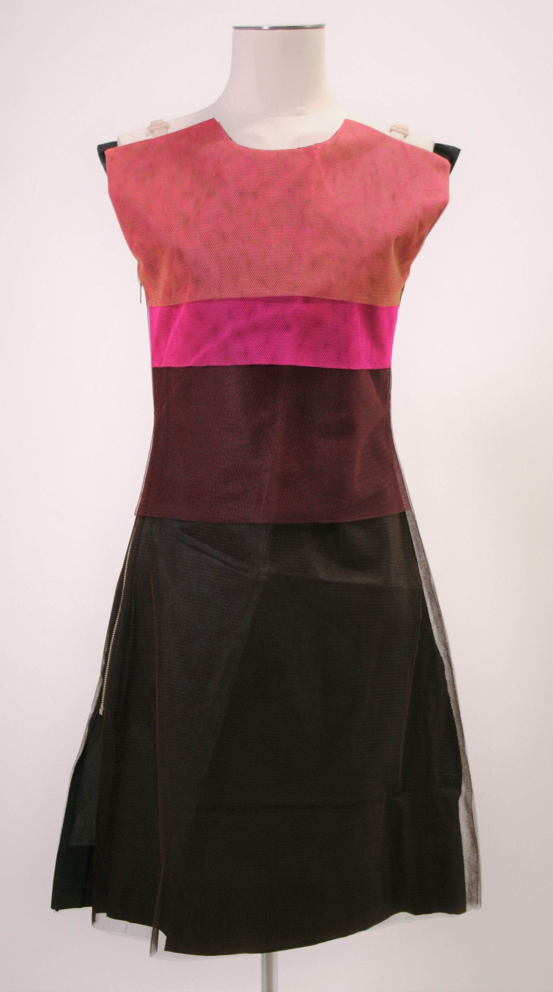 Robe troistrous / Musée Mode & Dentelle Inventaire du patrimoine