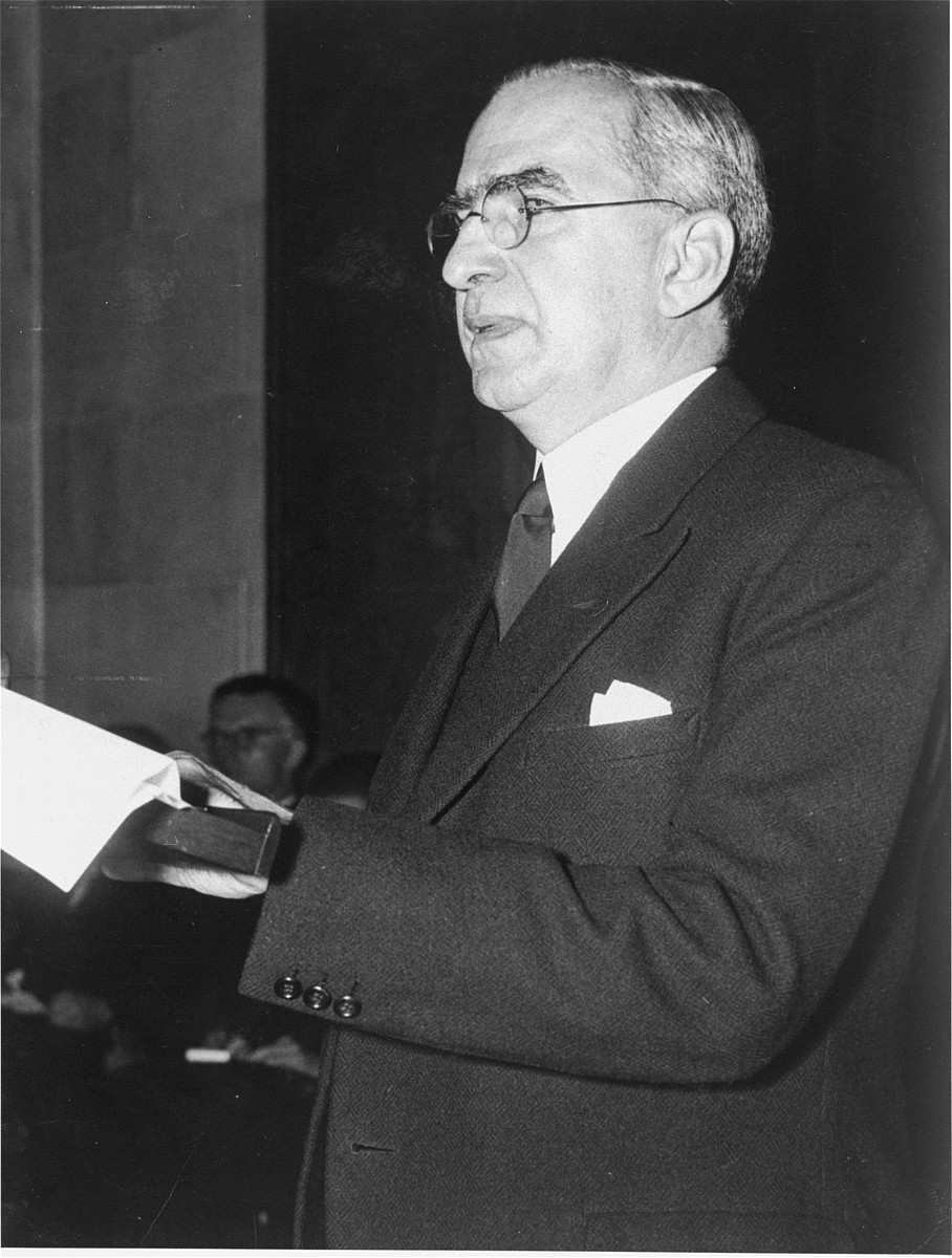 Portrait of E. Messersmith, American ambassador to Austria, delegates to the