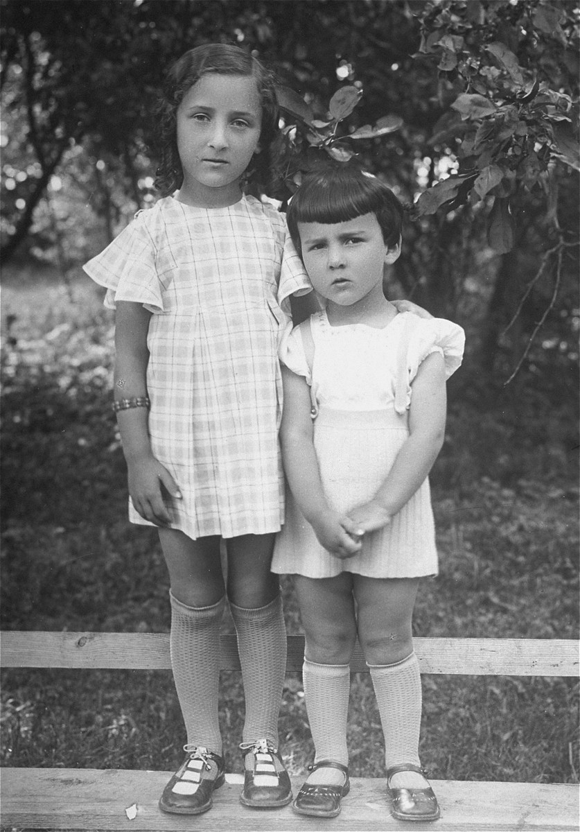 Portrait of two little Jewish girls in the town of Somiliske