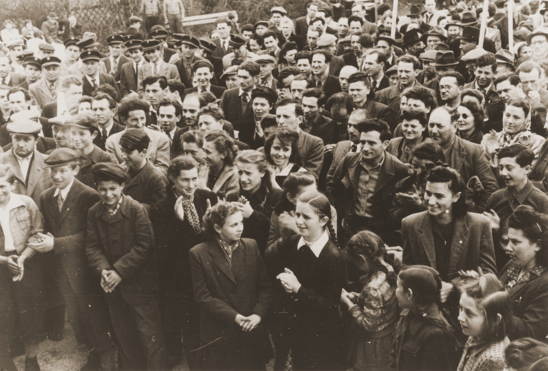 Jewish DPs protest British immigration policy to Palestine in the Neu