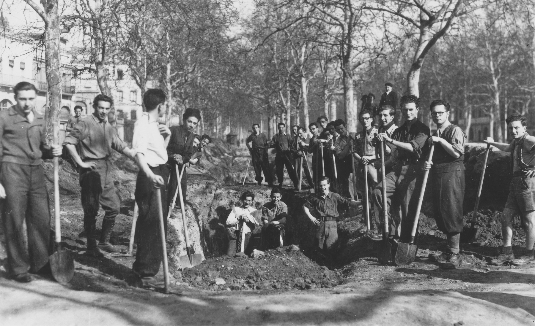 Jewish youth from the Union de la Jeunesse Juif pose with shovels