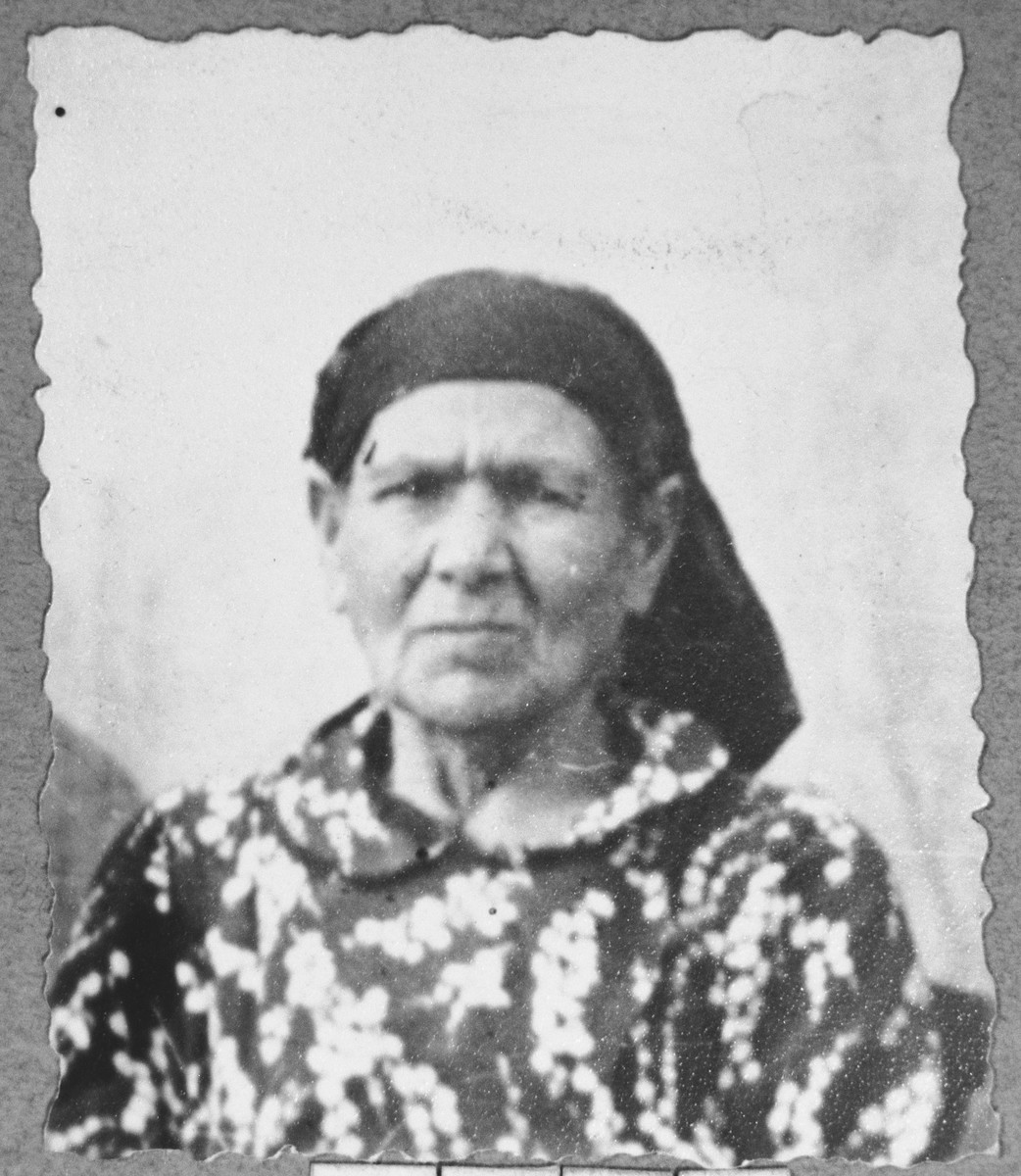 Portrait of Reina Hasson, wife of Yakov Hasson. She lived at Davidova 4