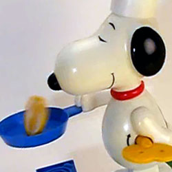 snoopy wind up toy