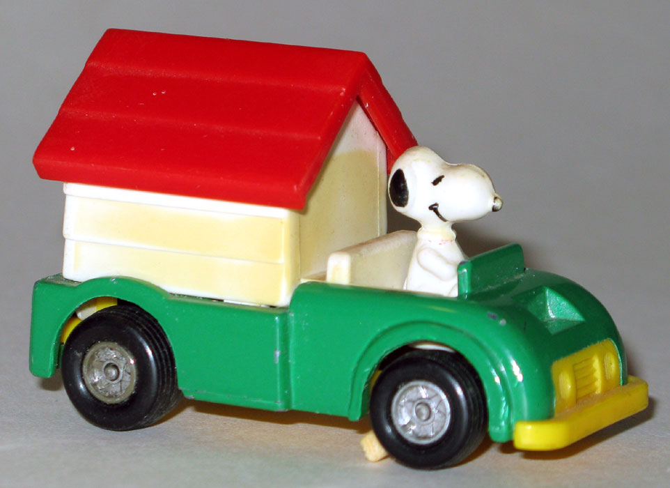 Snoopy doghouse Car