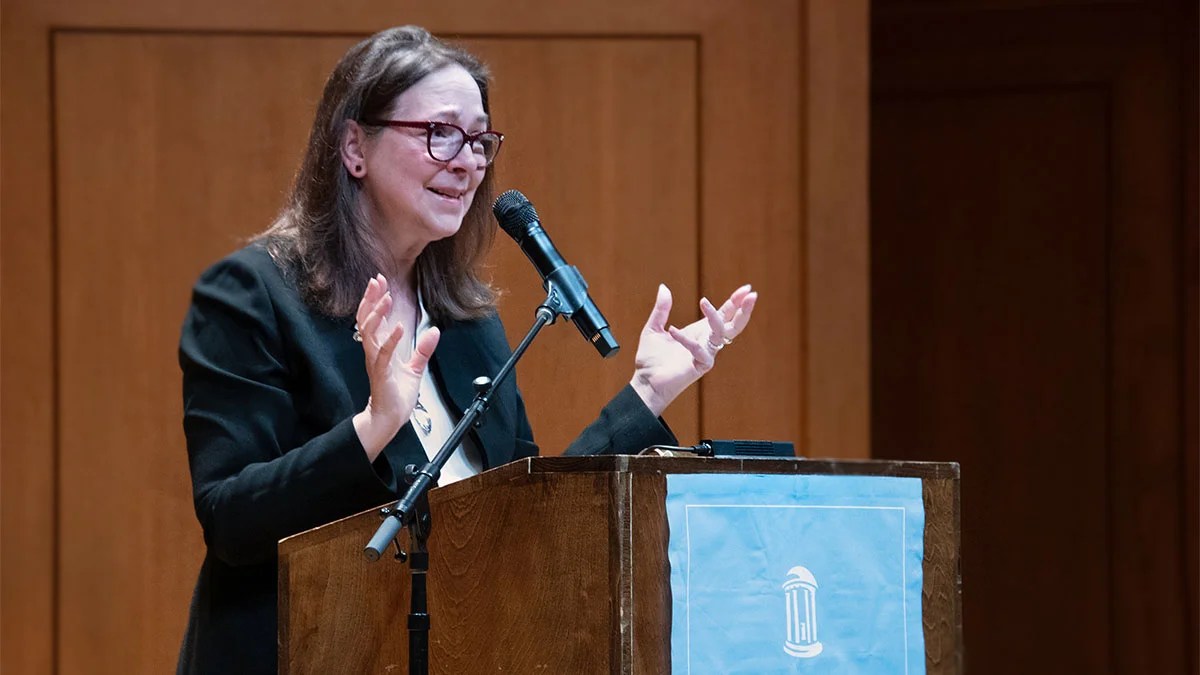 Author Lorrie Moore, in person, reads story about virtual visits
