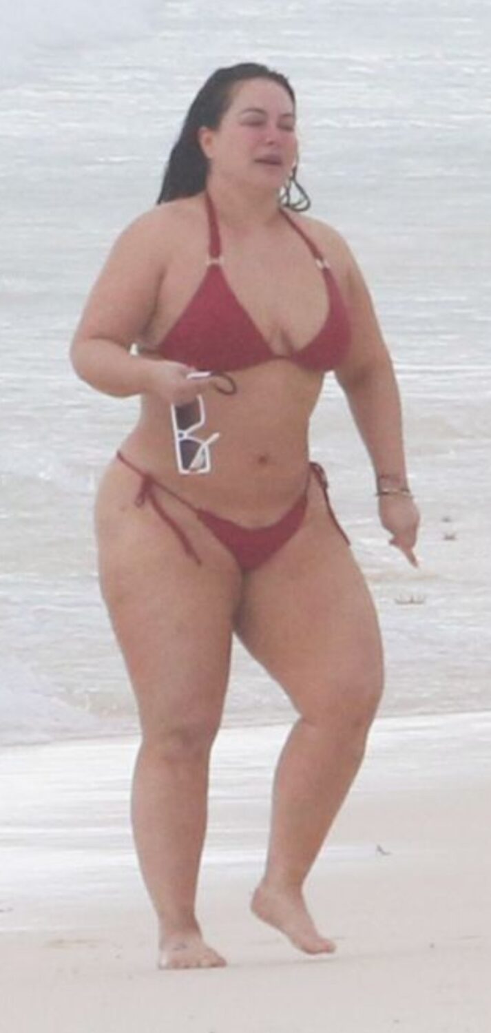 7 Hot New Chiquis Bikini Pics