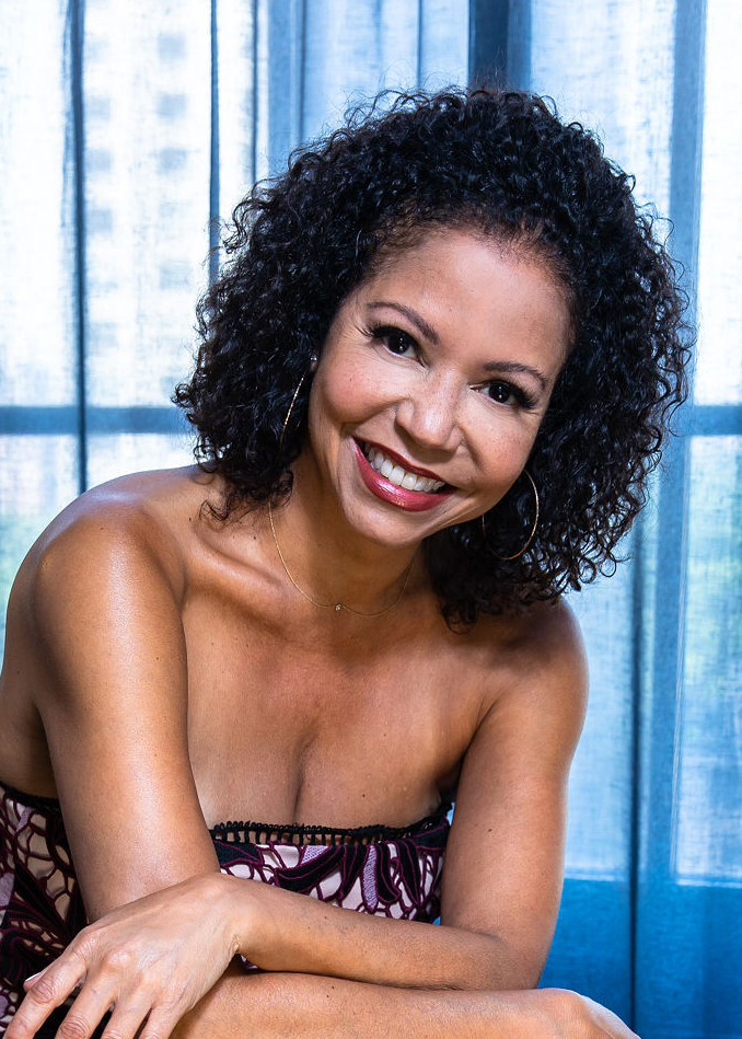 18 Sexy Hot Gloria Reuben Bikini Pics