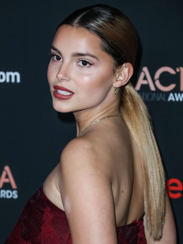 10 Hot Inde Navarrette Bikini Pics
