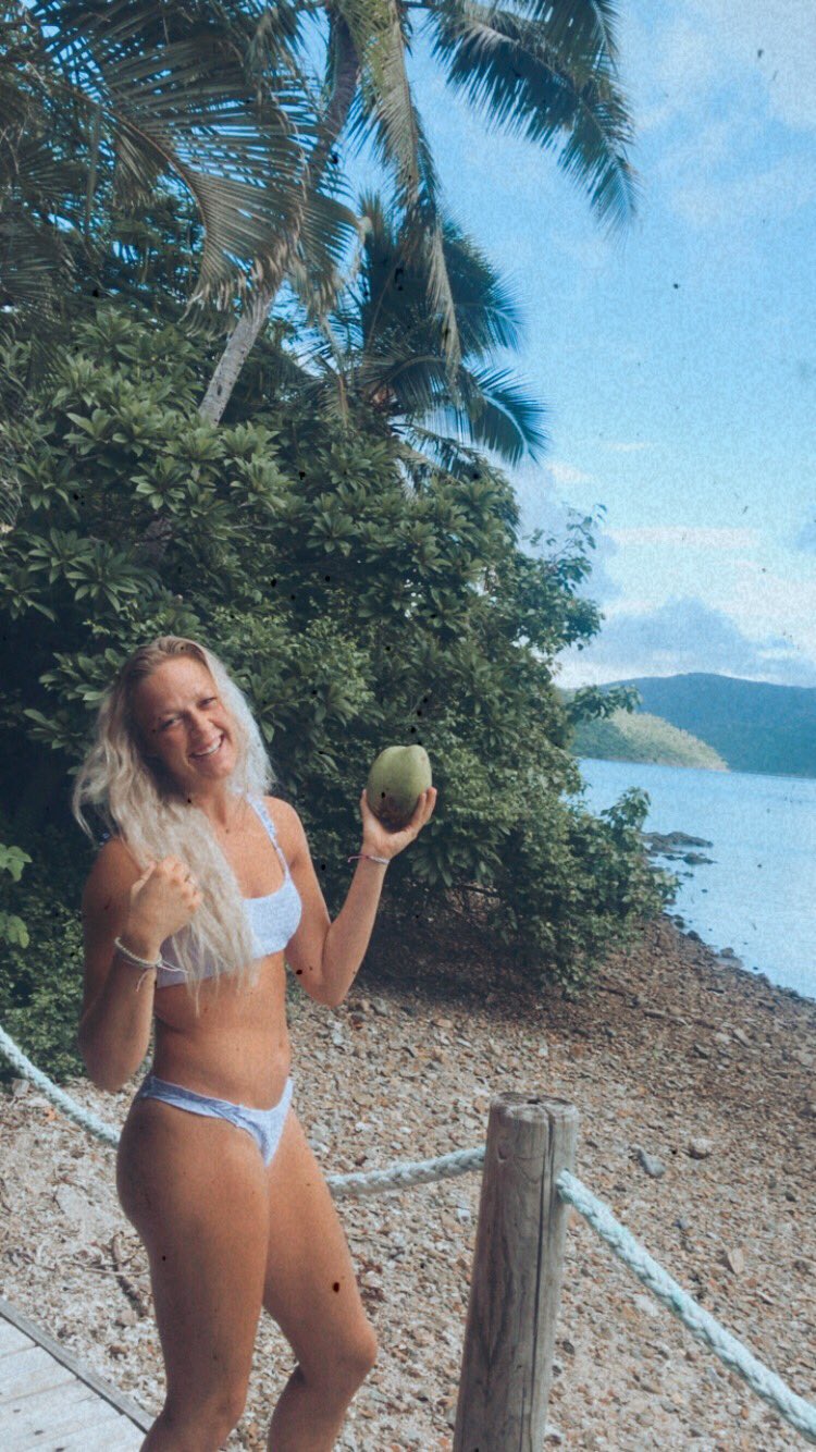 8 Sexy Hot Sophie Cunningham Bikini Pics