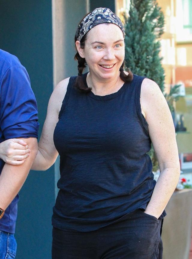 9 Hot Sexy New Stephanie Courtney Bikini Pics