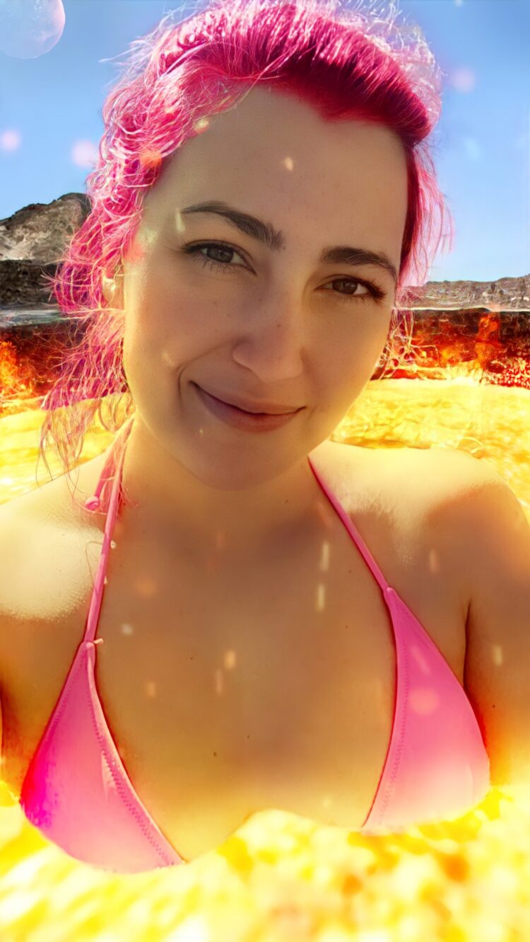 8 Sexy Hot Taylor Dooley Bikini Pics