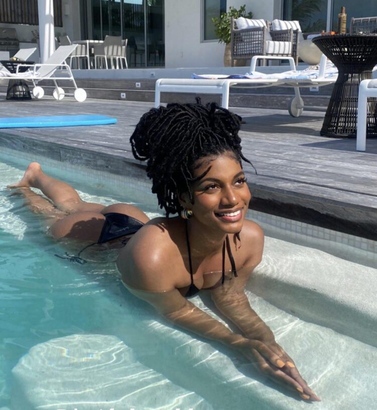 9 Hot New Taylor Rooks Bikini Pics