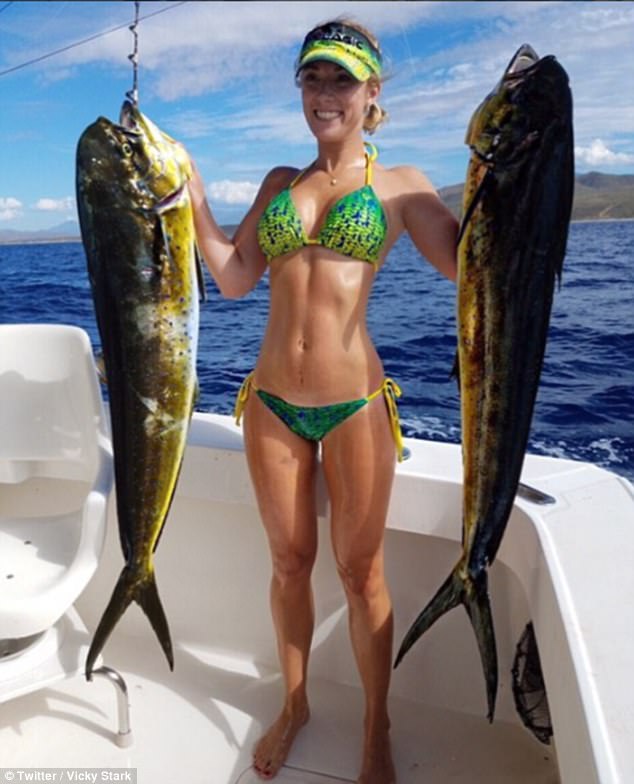 5 Hot Sexy Vicky Stark Bikini Pics