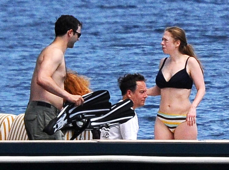 8 Sexy Chelsea Clinton Bikini Pics