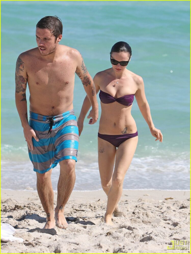 8 Sexy Christina Ricci Bikini Pics