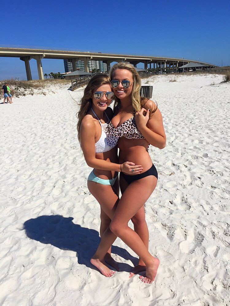 6 Hot Lainey Wilson Bikini Pics