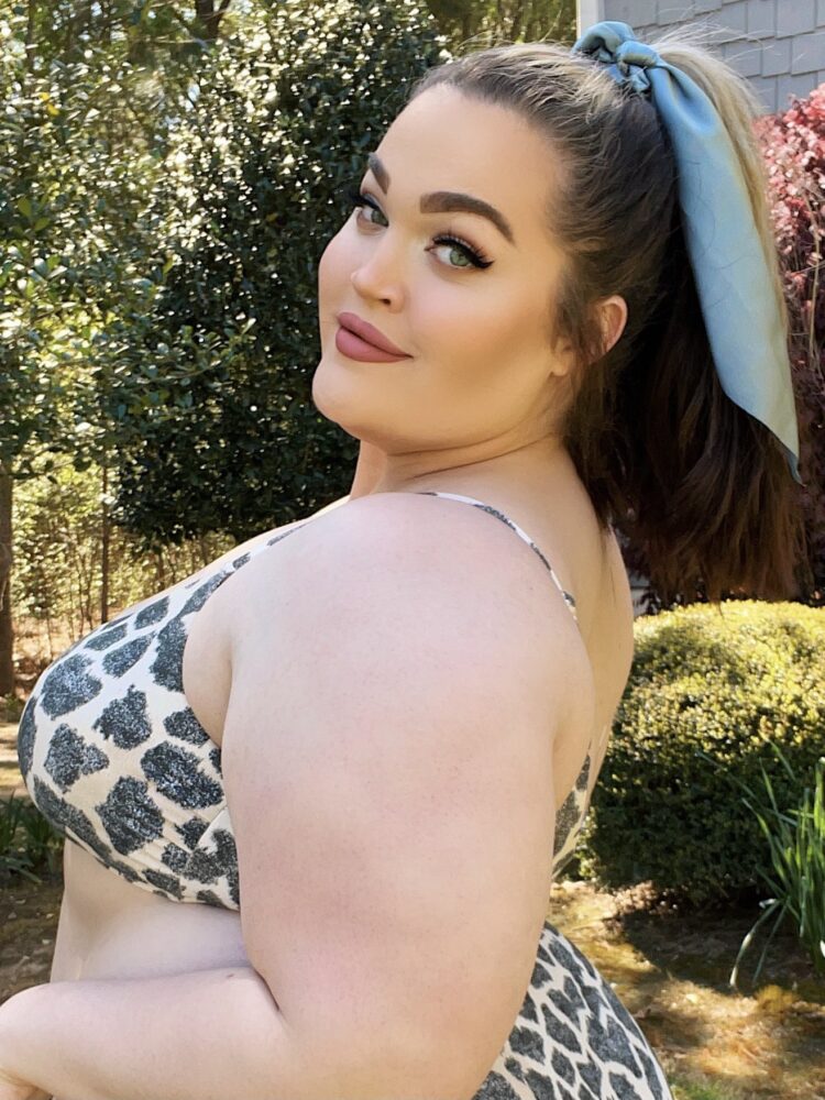 8 Sexy Hot Loey Lane Bikini Pics