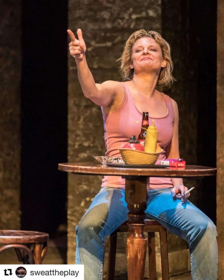 Martha Plimpton Body