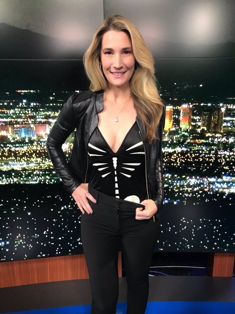 5 Hot Sexy Amber Renee Bikini Pics