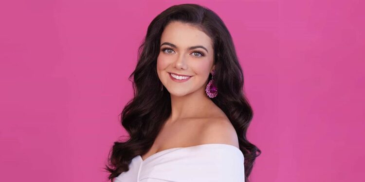 4 Hot Sexy Ava Williams Bikini Pics