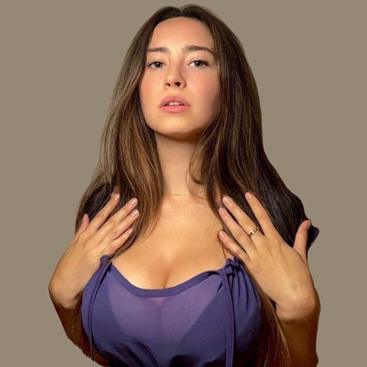 9 Hot Sexy Cecelia Rose Bikini Pics