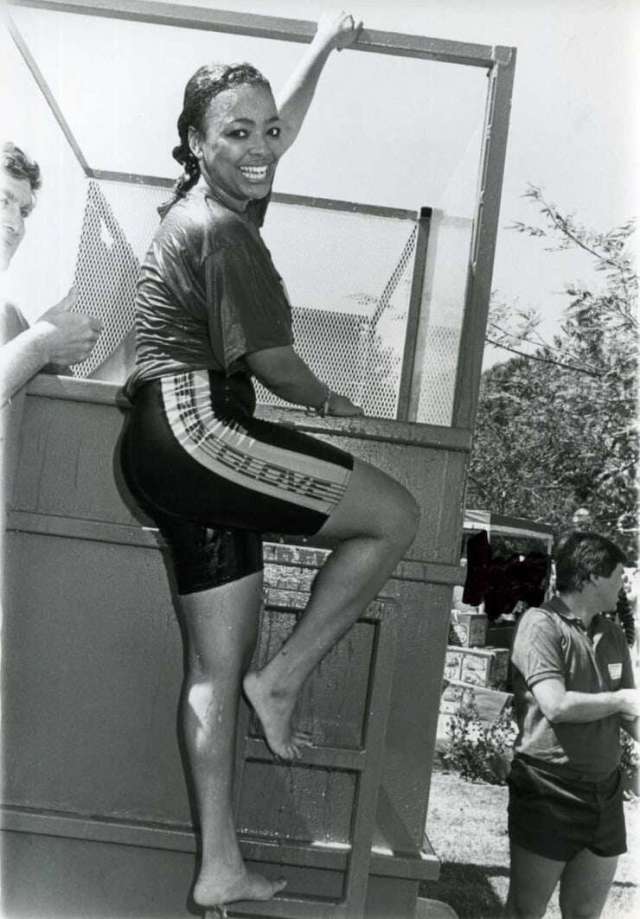 7 Hot Sexy Chip Fields Bikini Pics