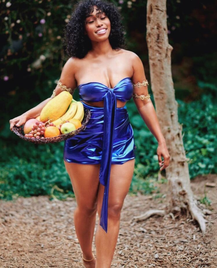 7 Hot Sexy Chip Fields Bikini Pics