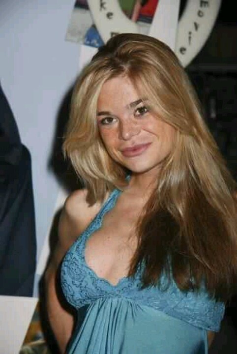 9 Hot Sexy Ellen Muth Bikini Pics