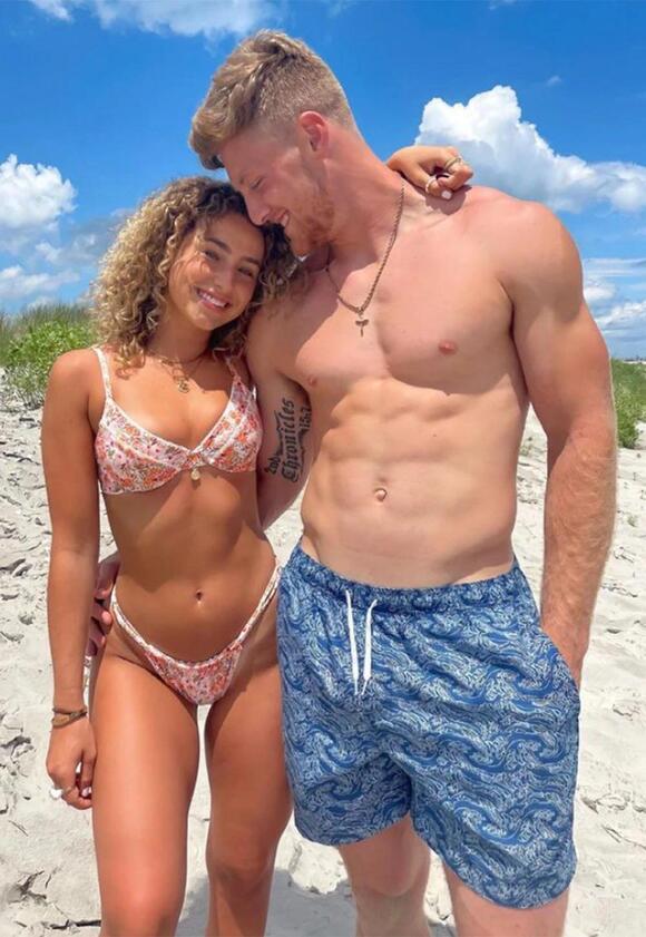 9 Hot Sexy Gia Duddy Bikini Pics