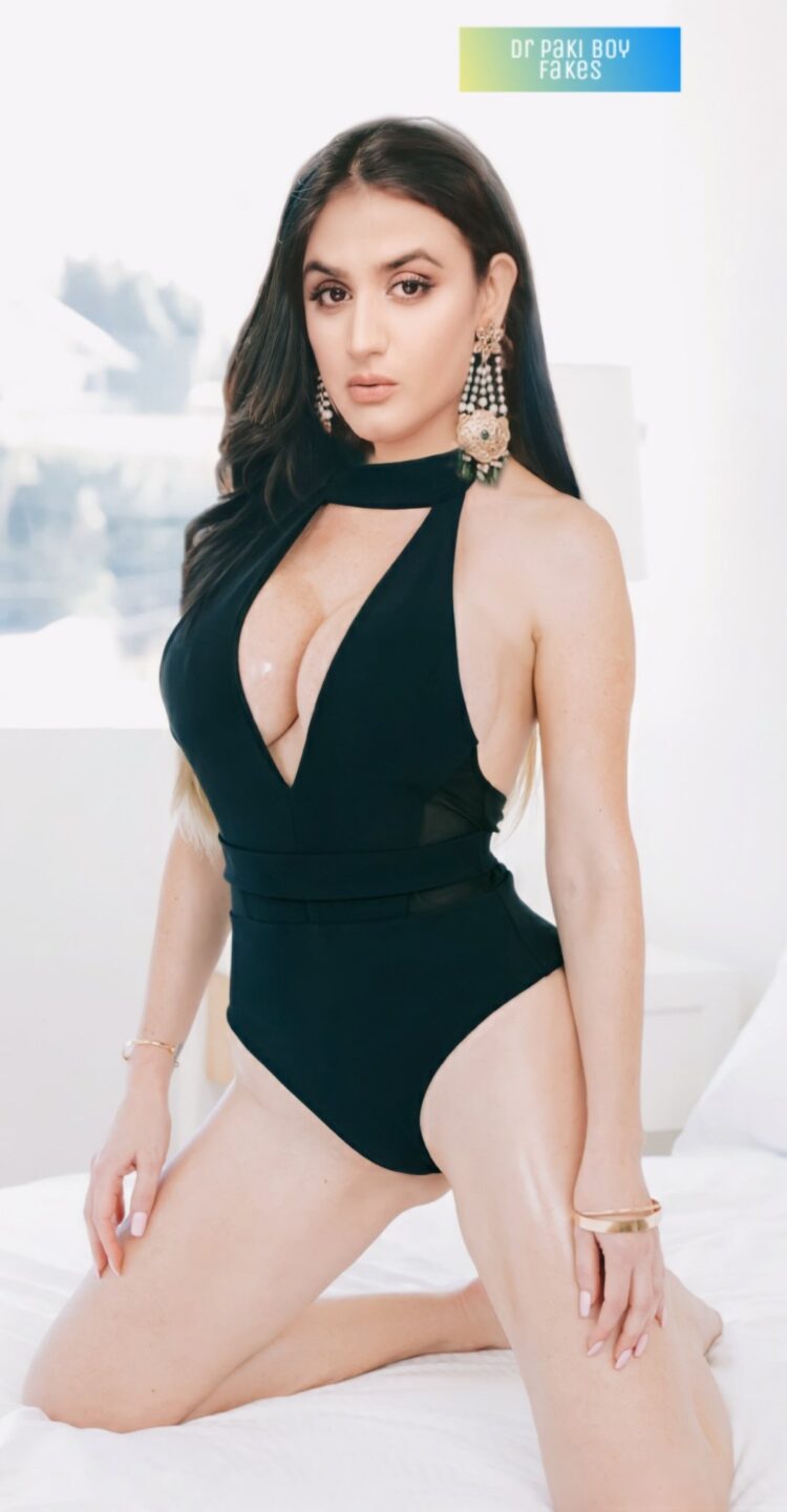 9 Hot Sexy Hira Mani Bikini Pics