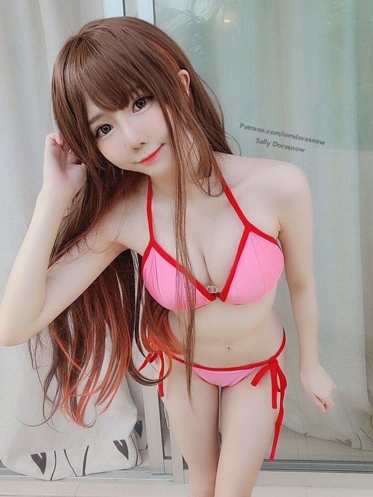 6 Hot Sexy Iamdorasnow Bikini Pics