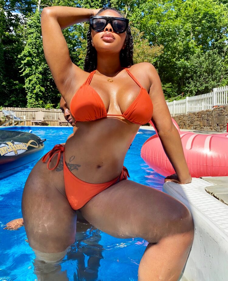 5 Hot Sexy Lex P Bikini Pics