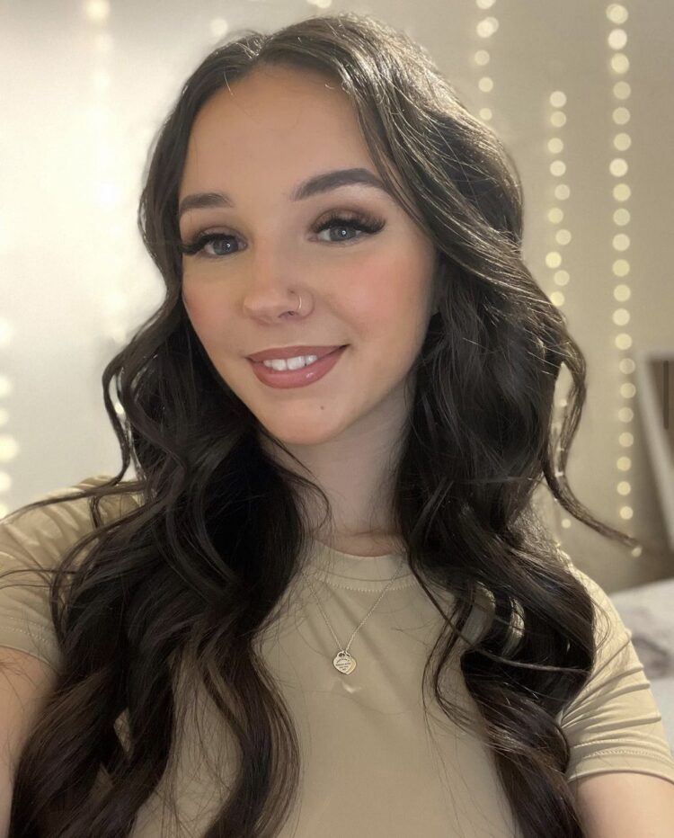 7 Hot Sexy Lily Draycott Bikini Pics