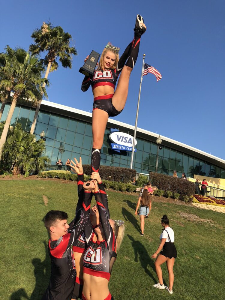 7 Hot Sexy Maylin Tsang Bikini Pics