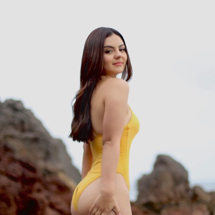 7 Hot Sexy Melissa Navarro Bikini Pics