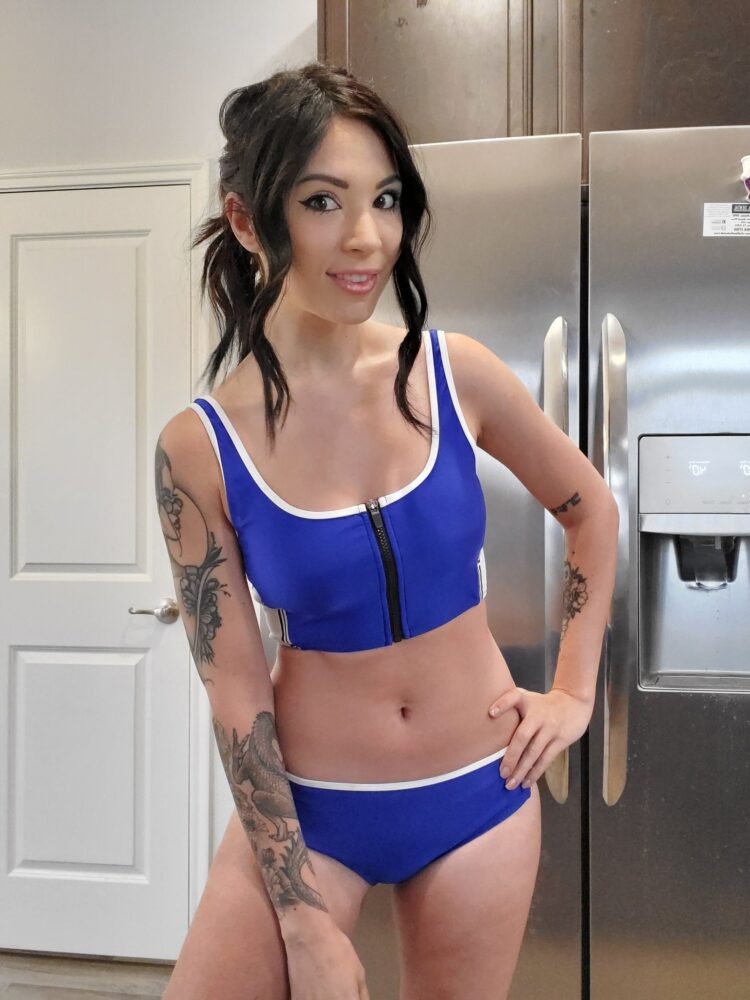 10 Hot Sexy Melonie Mac Bikini Pics