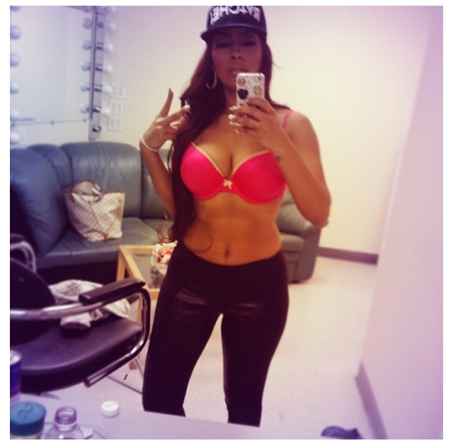 10 Hot Sexy Raqi Thunda Bikini Pics