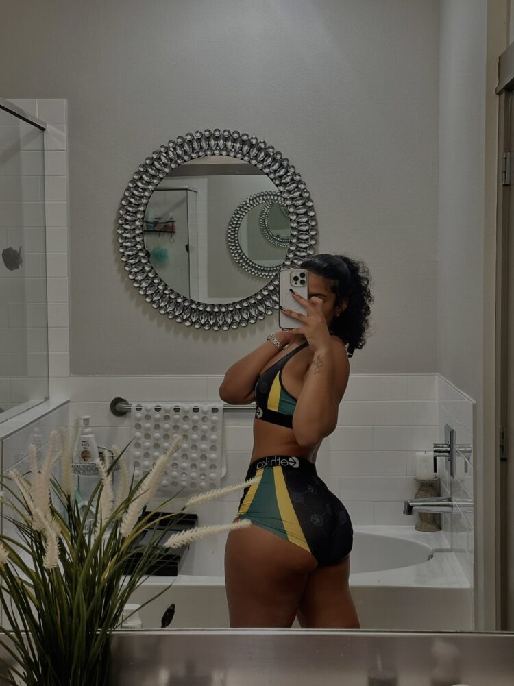 7 Hot Sexy Renee Harmoni Bikini Pics