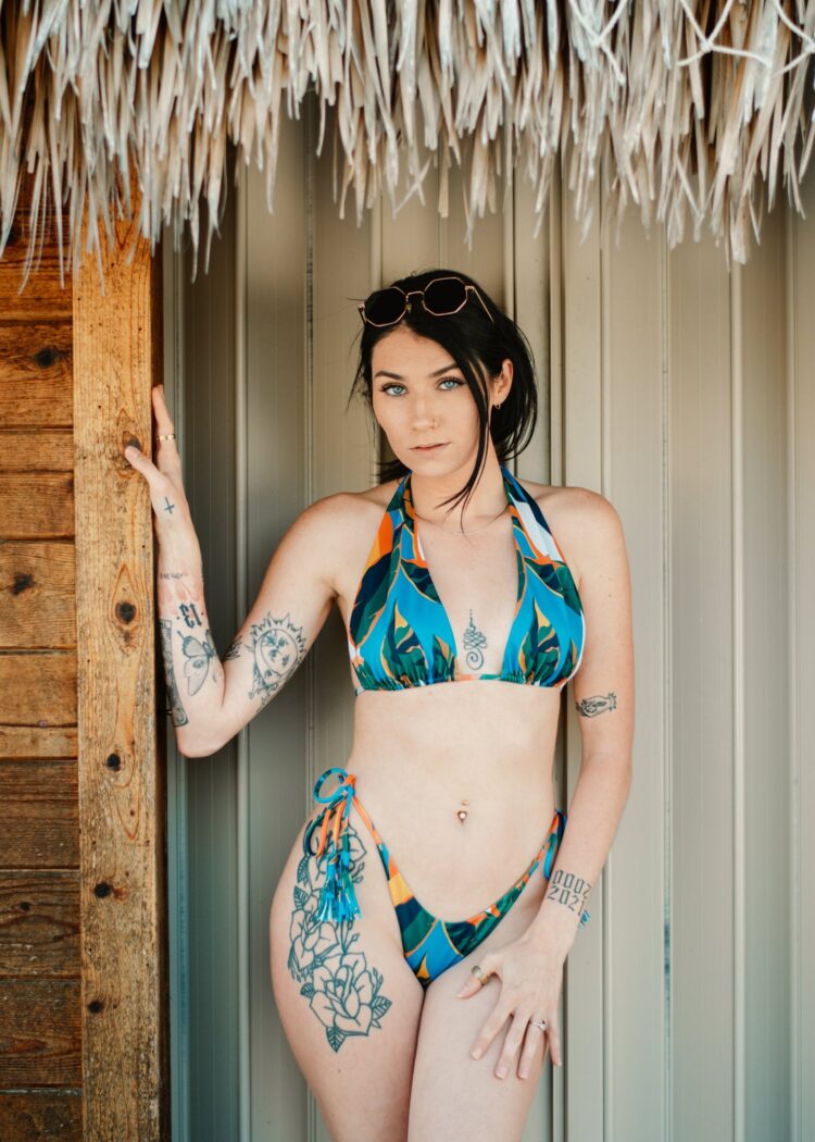 9 Hot Sexy Riae Suicide Bikini Pics