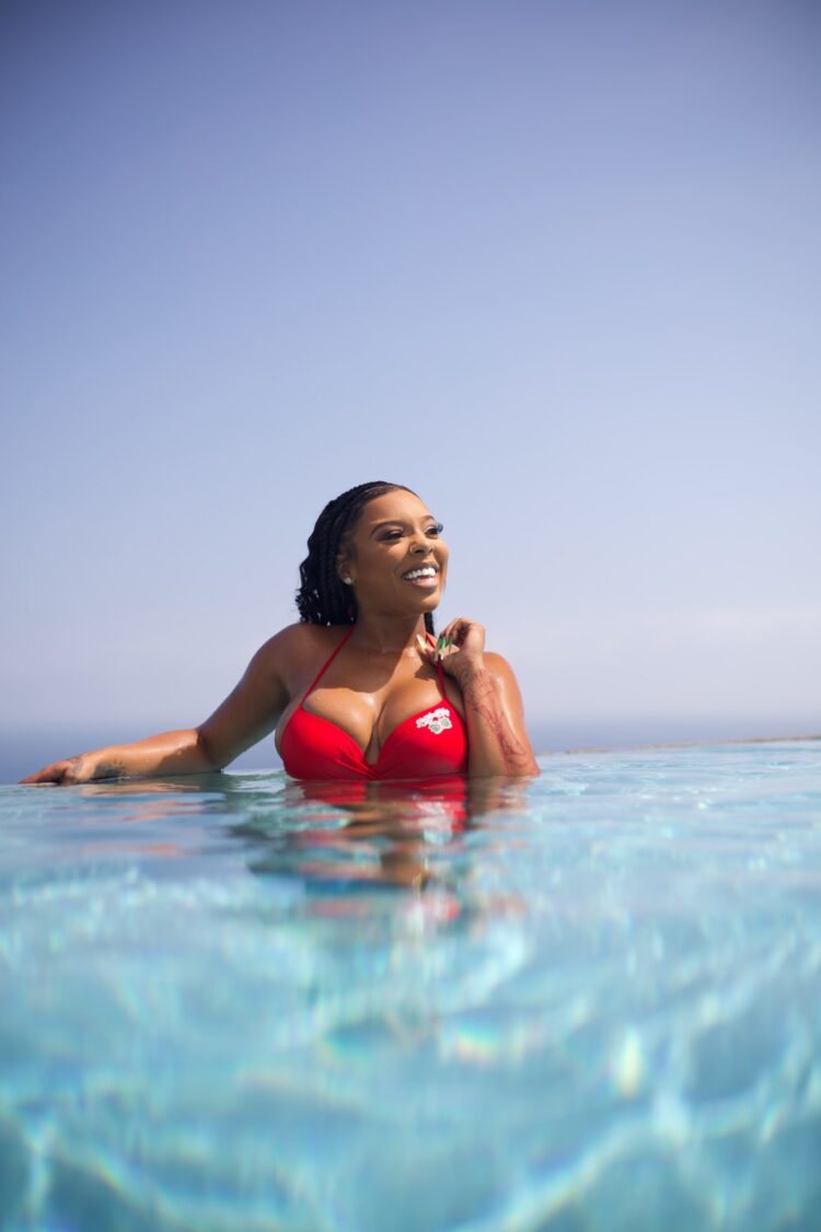 7 Hot Sexy Shira Monae Bikini Pics