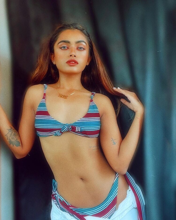 7 Hot Sexy Simi Das Bikini Pics