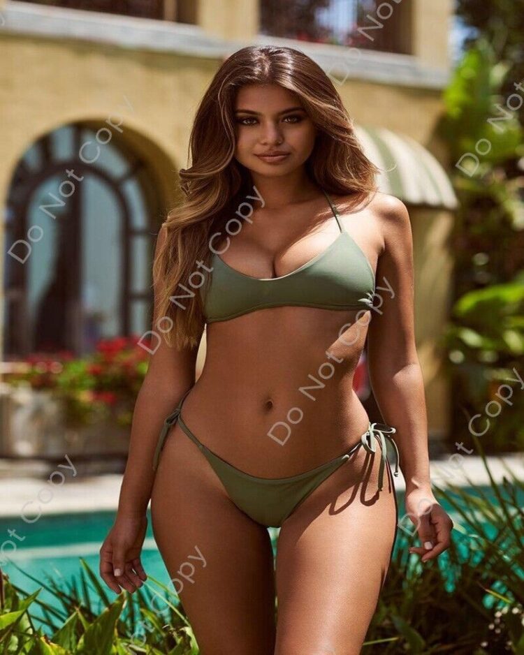 9 Hot Sexy Sofia London Bikini Pics
