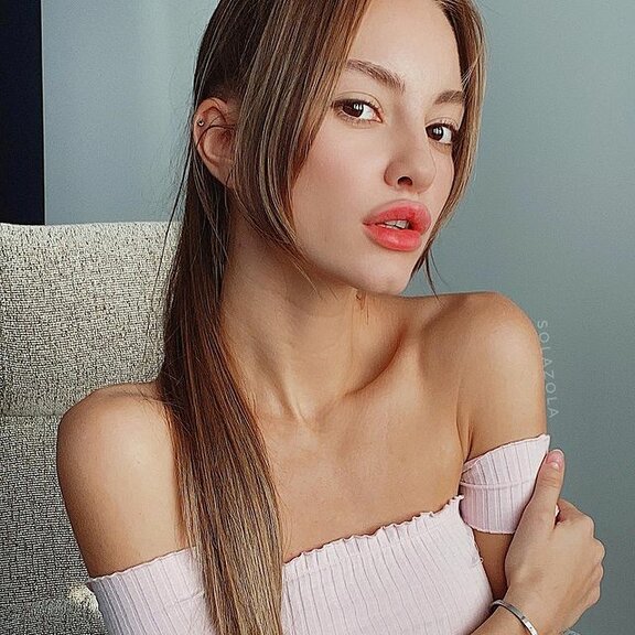 5 Hot Sexy SolaZola Bikini Pics